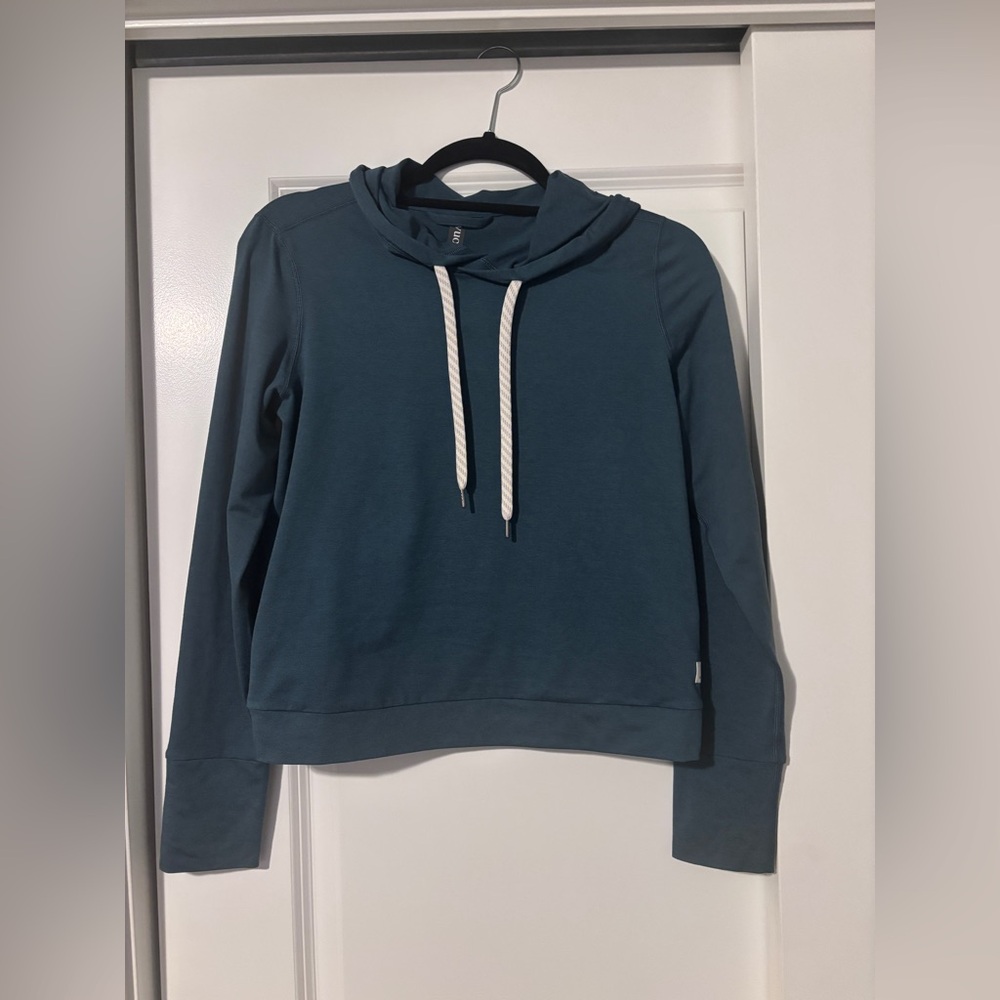 Vuori Women’s Essential Halo Hoodie